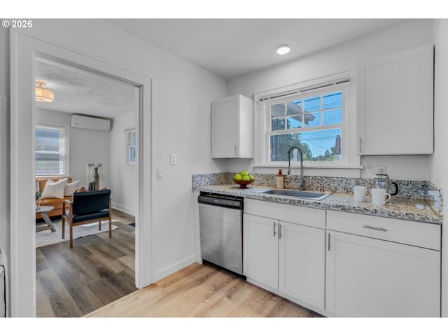 26 N MORGAN St, Portland, OR 97217