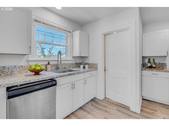 26 N MORGAN St, Portland, OR 97217