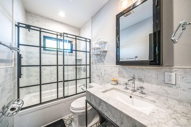 347 Broadway, Carle Place, NY 11514