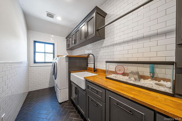 347 Broadway, Carle Place, NY 11514