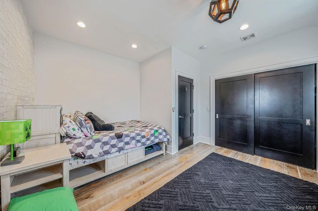 347 Broadway, Carle Place, NY 11514