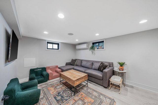347 Broadway, Carle Place, NY 11514
