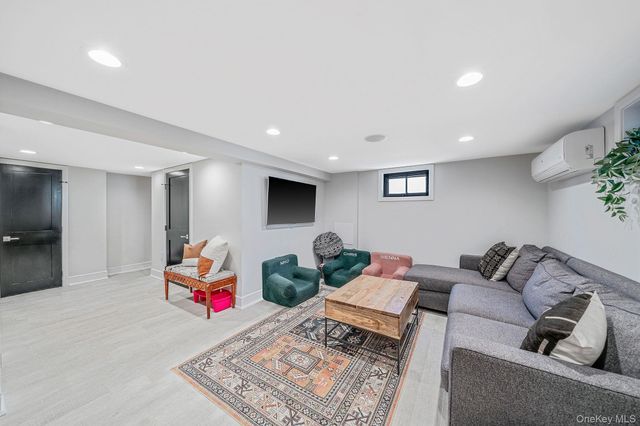 347 Broadway, Carle Place, NY 11514