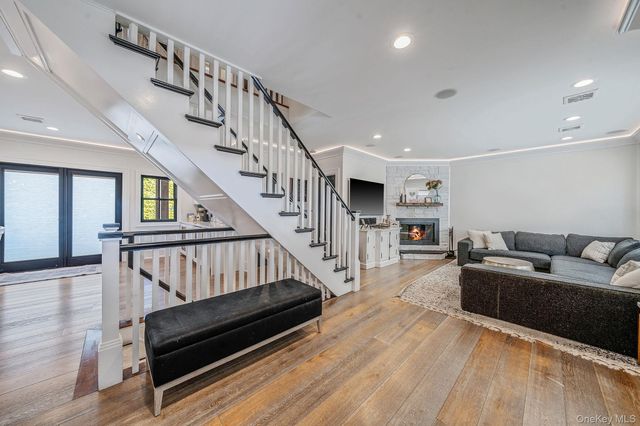 347 Broadway, Carle Place, NY 11514