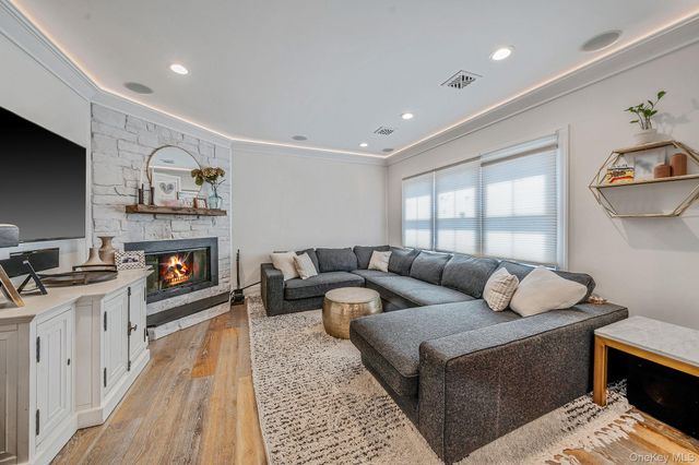 347 Broadway, Carle Place, NY 11514