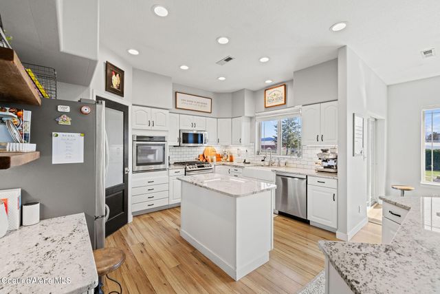 2069 W DIAMOND BAR RD, Rathdrum, ID 83858