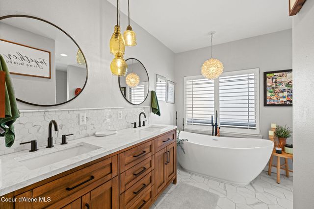 2069 W DIAMOND BAR RD, Rathdrum, ID 83858