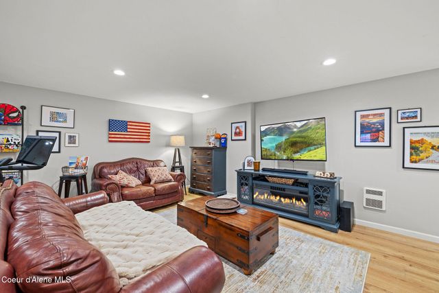 2069 W DIAMOND BAR RD, Rathdrum, ID 83858