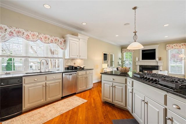 604 Stoneleigh CT, Chesapeake, VA 23322