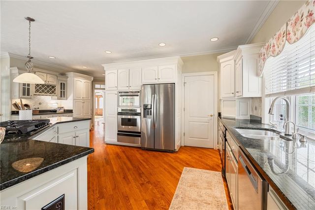 604 Stoneleigh CT, Chesapeake, VA 23322