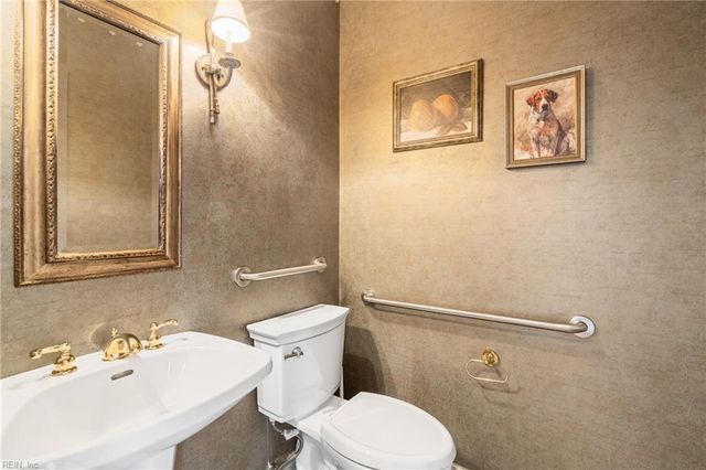 604 Stoneleigh CT, Chesapeake, VA 23322