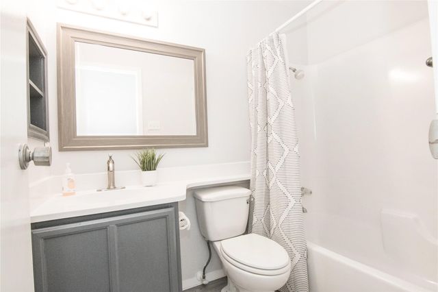 2007 Clubview Drive, Carrollton, TX 75006