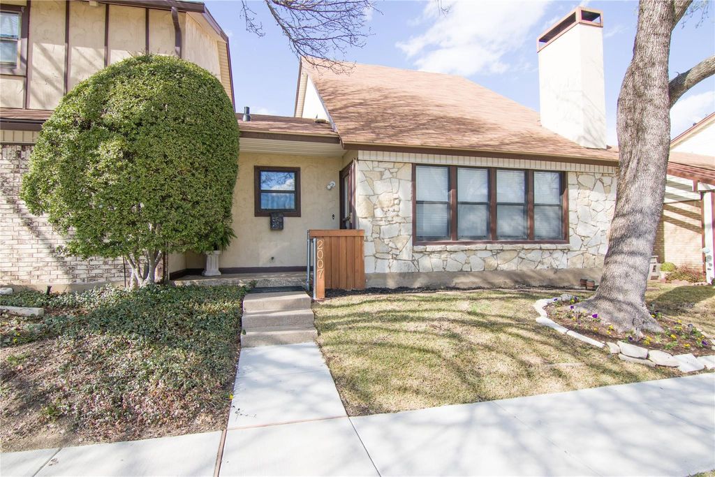 2007 Clubview Drive, Carrollton, TX 75006