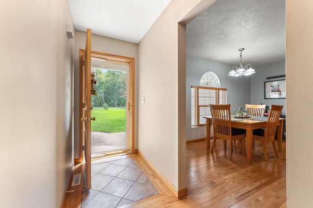 748 N 200 W, Valparaiso, IN 46385