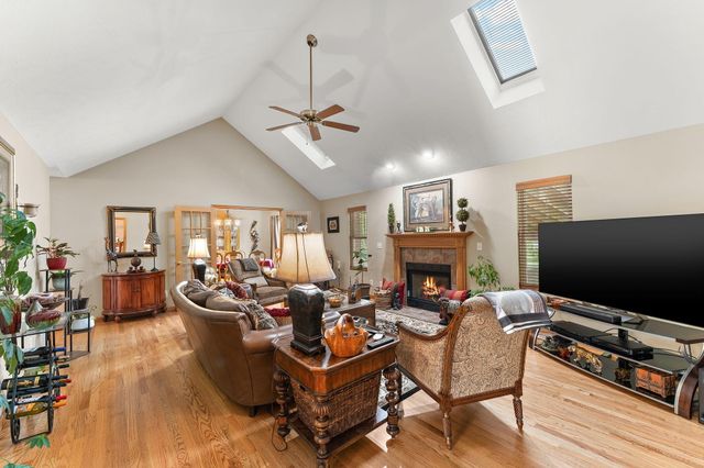 748 N 200 W, Valparaiso, IN 46385