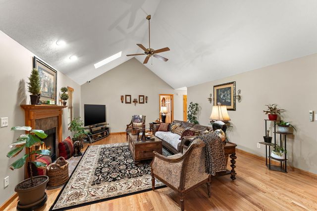 748 N 200 W, Valparaiso, IN 46385