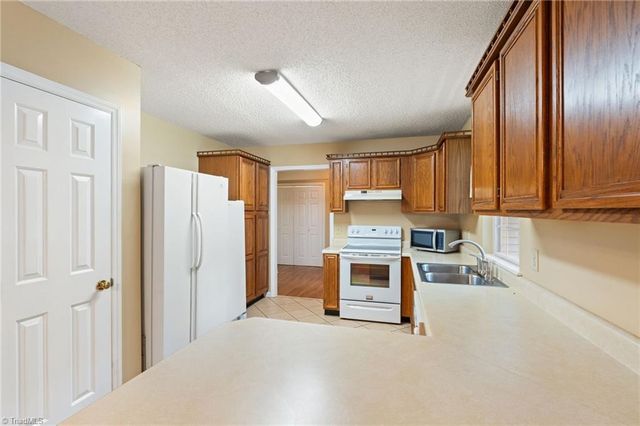 9234 Sahabi Road, Kernersville, NC 27284
