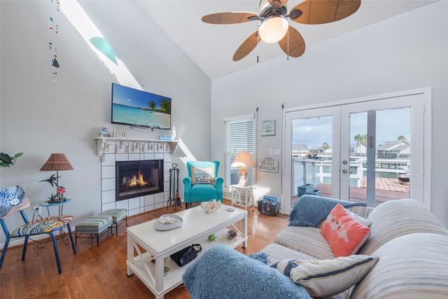 1426 Tiki Drive, Tiki Island, TX 77554