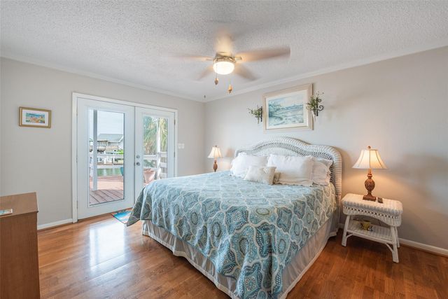 1426 Tiki Drive, Tiki Island, TX 77554