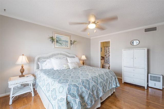 1426 Tiki Drive, Tiki Island, TX 77554