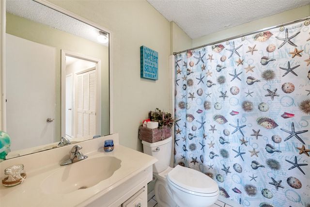 1426 Tiki Drive, Tiki Island, TX 77554