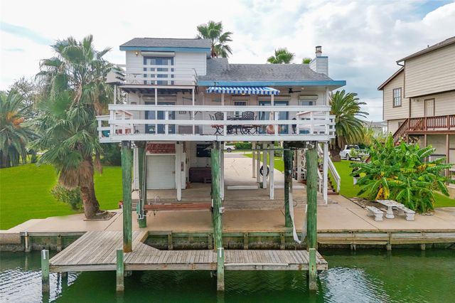 1426 Tiki Drive, Tiki Island, TX 77554