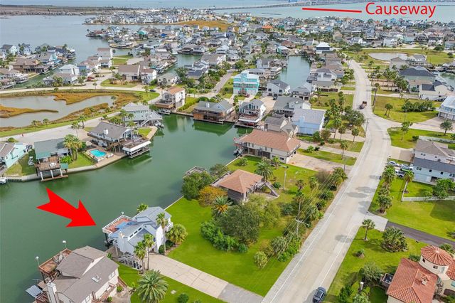 1426 Tiki Drive, Tiki Island, TX 77554