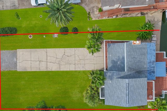 1426 Tiki Drive, Tiki Island, TX 77554