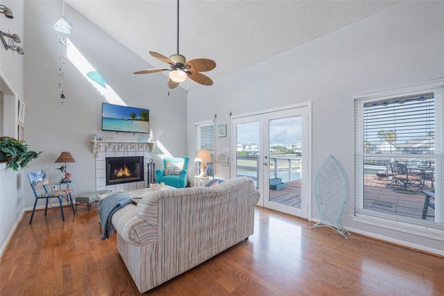 1426 Tiki Drive, Tiki Island, TX 77554