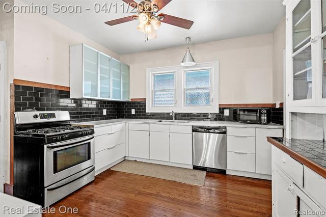 2965 Fischer Street, Detroit, MI 48214