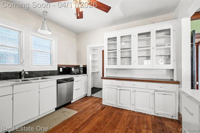 2965 Fischer Street, Detroit, MI 48214