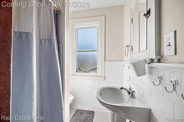 2965 Fischer Street, Detroit, MI 48214