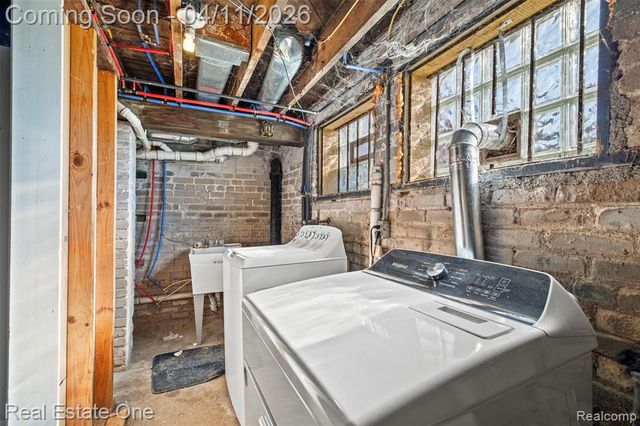 2965 Fischer Street, Detroit, MI 48214