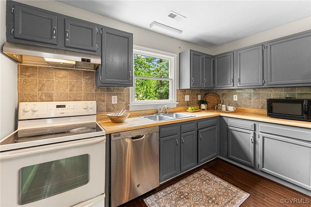 11087 Quail Whistle Dr, Glen Allen, VA 23059