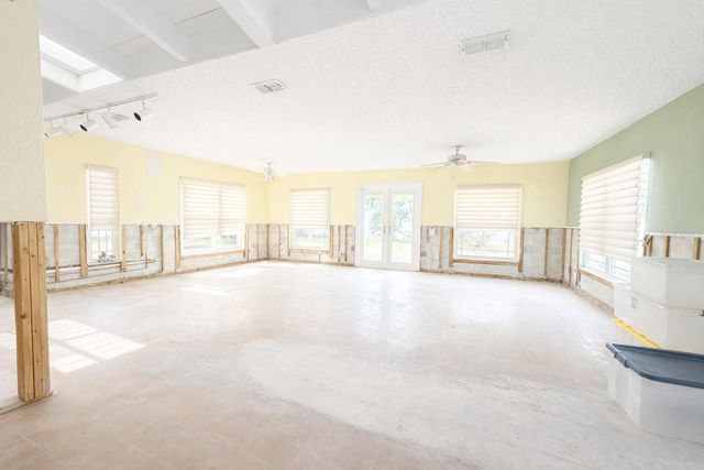 440 LIDO WAY NE, St Petersburg, FL 33704