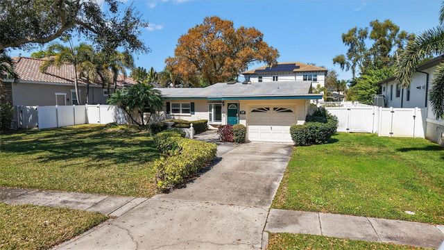 440 LIDO WAY NE, St Petersburg, FL 33704