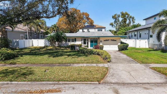 440 LIDO WAY NE, St Petersburg, FL 33704