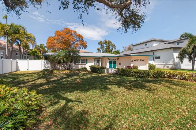 440 LIDO WAY NE, St Petersburg, FL 33704