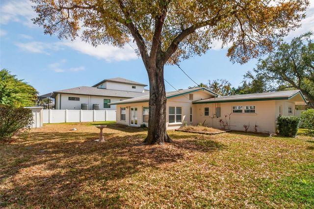 440 LIDO WAY NE, St Petersburg, FL 33704