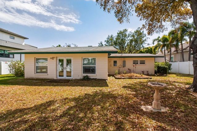 440 LIDO WAY NE, St Petersburg, FL 33704