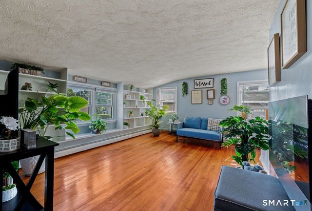 72 Linnmore Drive, Manchester, CT 06040