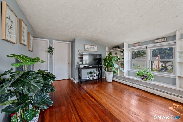 72 Linnmore Drive, Manchester, CT 06040