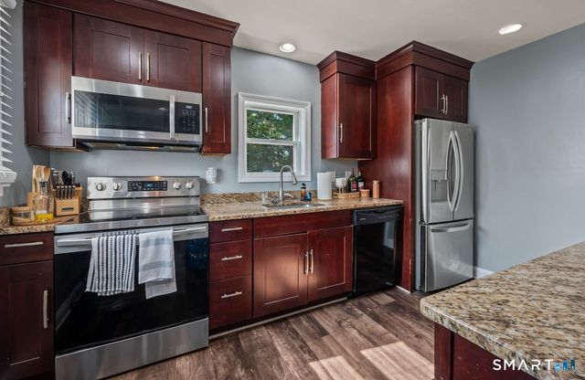 72 Linnmore Drive, Manchester, CT 06040