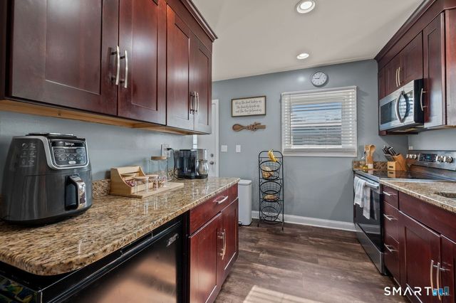 72 Linnmore Drive, Manchester, CT 06040