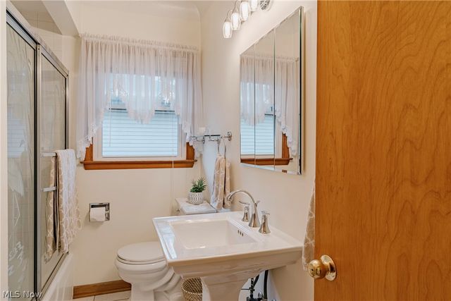 23 Thames Avenue, Bedford, OH 44146