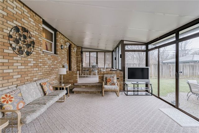 23 Thames Avenue, Bedford, OH 44146