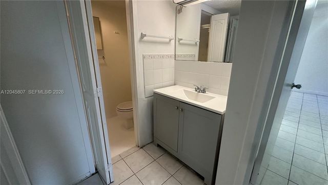 4848 NW 24th Ct 416, Lauderdale Lakes, FL 33313