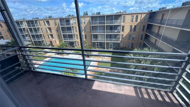 4848 NW 24th Ct 416, Lauderdale Lakes, FL 33313