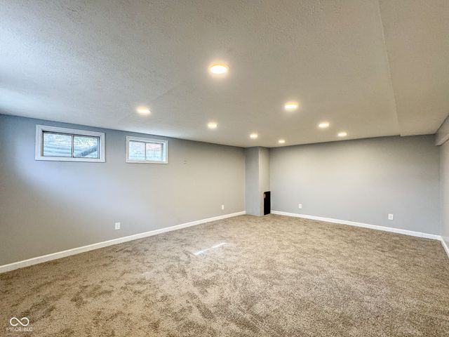 9362 Helmsdale Drive, Indianapolis, IN 46256