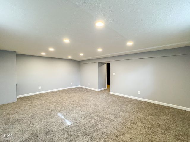 9362 Helmsdale Drive, Indianapolis, IN 46256